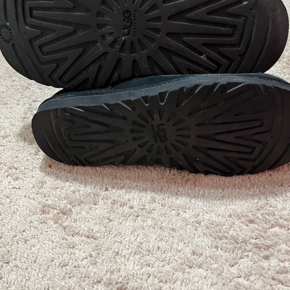 UGG Classic Black Boots - Picture 1 of 4